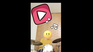 Tocando samba em grupo - Brasil. Playing samba in a group – Brazil.브라질에서 단체로 삼바를 연주하는 모습.