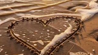 🕊️ Quando o amor chega, a dor perde espaço e a esperança renasce.
