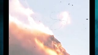 Gunung Ini Terlihat Terbakar Setiap Pagi‼️