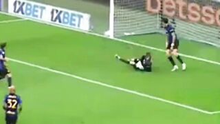 Inter Milan sukses melakukan comeback dramatis untuk mengalahkan SSC Napoli dengan skor 3-2