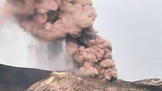 ANAK KRAKATAU ERUPTS" TSUNAMI RISK?" HOW DANGEROUS IS IT?"