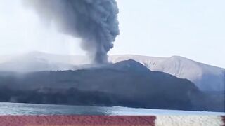 Anak Krakatau Erupts: Continuous Lava Fountains Roar for Over 24 Hours