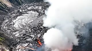 Penampakan gunung berapi yang sedang aktif