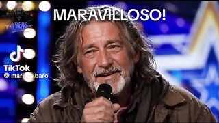 Miren esta canción muy triste de un hombre que está solo