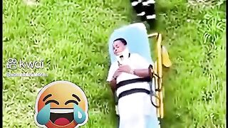 Caiu mas passa bem😂😂😂😂😂