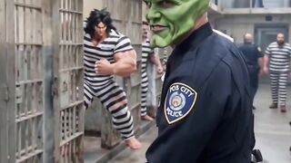 **THE MASK BECAME A PRISON GUARD AND YOU WON’T BELIEVE HOW HE TREATS THE INMATES! 😱🚨😂**