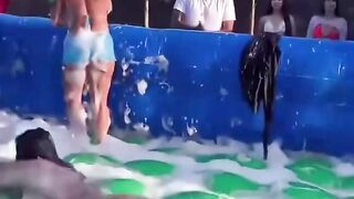 Nobody expected this to happen at the foam party! 🧼😂 2