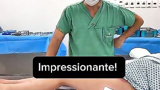 Menos de 30 minutos após a cirurgia e ela já consegue movimentar as pernas sozinha.