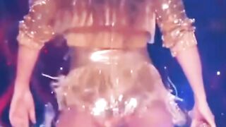 Shakira 1977 🔥 Stage performance