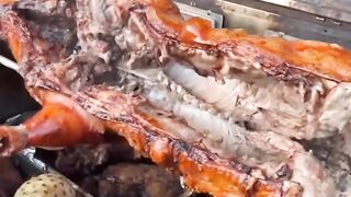 Just the way Brazilians love it: Brazilian-style spit-roasted pork! 🇧🇷🔥🐷 A true Brazilian tradition. Look how delicious it is! 😋