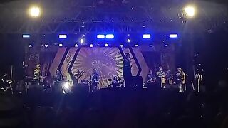 Nonton konser musik