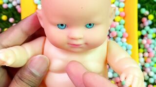 Cute Baby Doll Yellow Tub Bath & Frog Squeeze Toy ASMR 🛁✨ #asmr