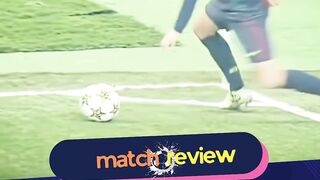 Andrés Iniesta membuat lawan kebingungan dengan kontrol bola mulus di ruang s...