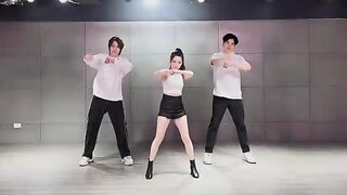 Ultimate K-pop Dance Cover: Explosive Energy & Perfect Stage Moves!