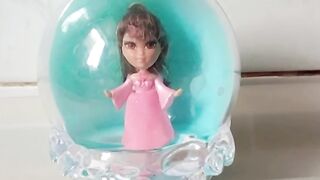 Barbie Peekaboo petits.