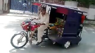INDIANOR DANDOO GRAU NA MOTO