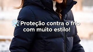 Casaco com Capuz de Comprimento Médio para