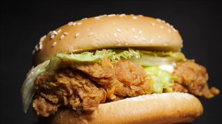 CHICKEN BURGER