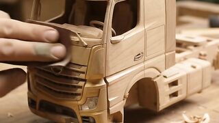 Construindo Um Caminhão de Madeira que Virou um Monstro Dourado! 🔥ASMR
