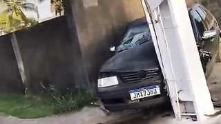 RAKSOL VÍDEOS NEWS :carro colide com poste