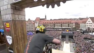 Sensacional salto de bike acrobático - 놀라운 곡예 자전거 점프