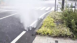 "جاپان میں زمین کے نیچے سے پانی کا طوفان! ا 😱🌊"