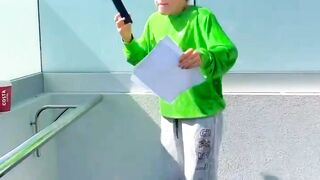 Girls family pranks war