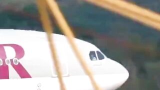 Qatar Airlines  land at Islamabad Airport قطر ایئرلاینز اسلام آباد ایرپورٹ پر لینڈ کرتے ھوے