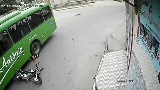 Bohat bura accident road pr