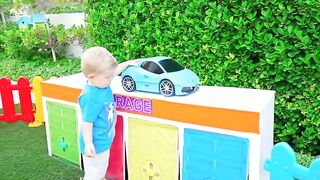 Roma and Diana help Oliver find cars