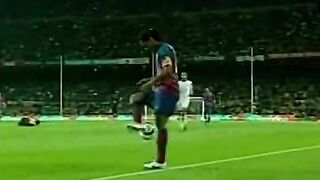 Ronaldinho Gaúcho – Real Joga Bonito ⚽🔥  Os Dribles e Gols Mais Incríveis