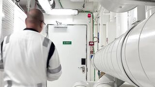Routine of crew maintenance De Barko