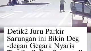 Bikin Jantung Copot! Juru Parkir Bersarung di Ngawi Nyaris Disambar Bus Sugeng Rahayu!