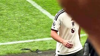 Kalian setuju nggak kalau Lord Maguire ini emang hiburan utama Premier League? 😂