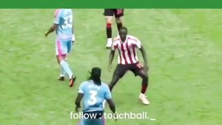 Bek Fulham, Calvin Bassey, kembali menjadi sorotan karena memakai celana pendek