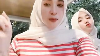 boobs red
