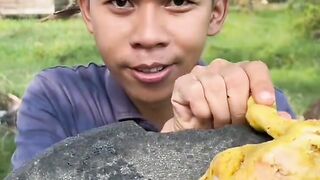 *Eating Turmeric Chicken & Fiery Sambal With My Hands! | Indonesian Village Mukbang*