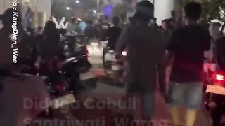 Pati Gempar! Warga Ngamuk Geruduk dan Segel Ponpes Al-Hidayah Imbas Isu Kyai Cabul!