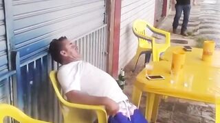Dando um susto no velho