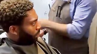 Le coiffeur .