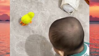 bayinya pun ikutan goyang