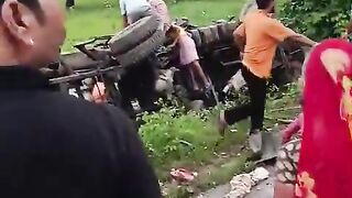 #road accident between truck and bus in India