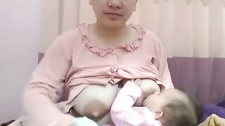 (18+) BREASTFEEDING MOM BIGBOOBS BEAUTIFUL