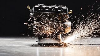 Moment of violent impact - Momento de impacto violento