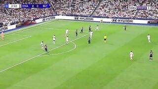 GOALKEEPING MASTERCLASS! Semua Save dari Laga Real Madrid vs Inter! | UCL 26/27 Moments