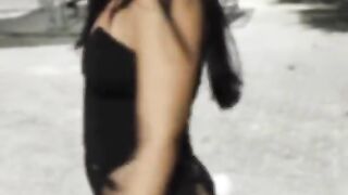 GRAVEI MINHA AMIGA TODA COELHINHA | I filmed my friend dressed as a bunny.