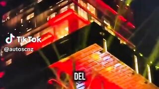 El garage de la casa más cara del mundo no es un garage, es una ciudad vertical de superautos170.mp4