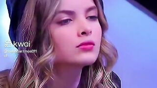 Jovem cantando