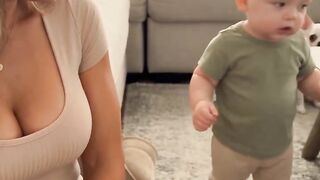 VEJÁ BEBÊ CUIDANO DA MÃE