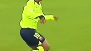 Ronaldinho + Billie Jean = simplesmente inesquecível! 🕺⚽🎶